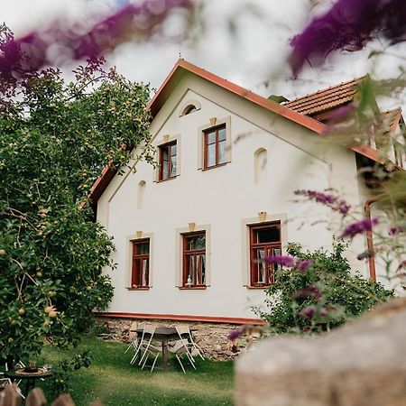 Restaurant A Penzion Na Cechach 호텔 Korouhev 외부 사진