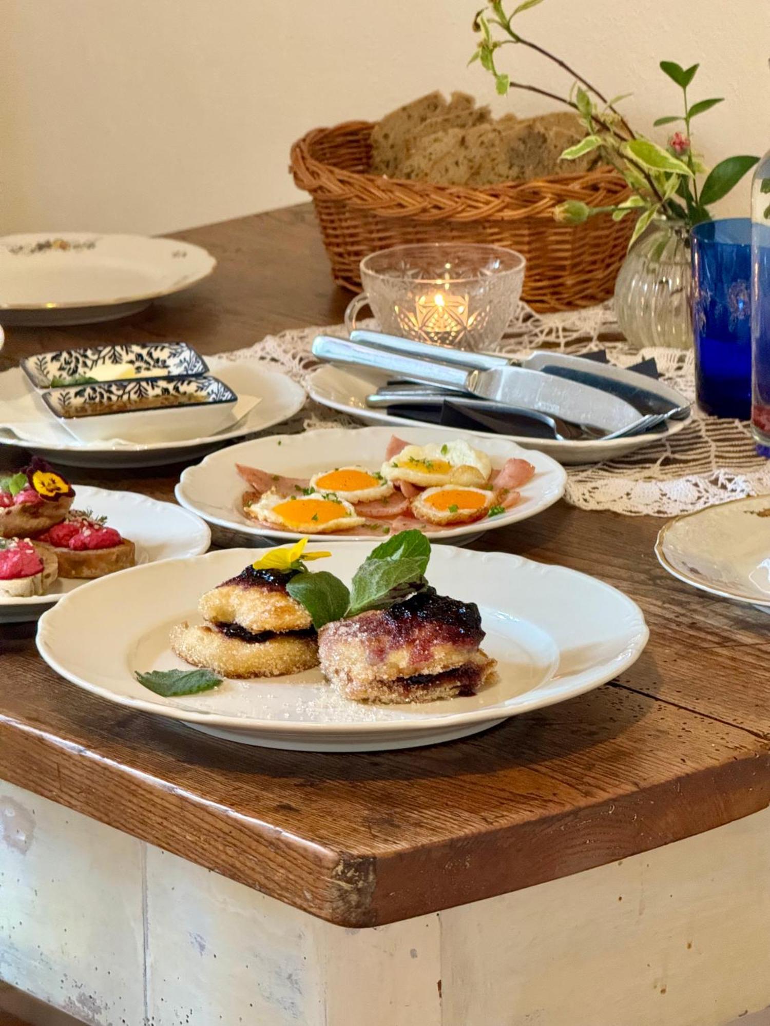 Restaurant A Penzion Na Cechach 호텔 Korouhev 외부 사진