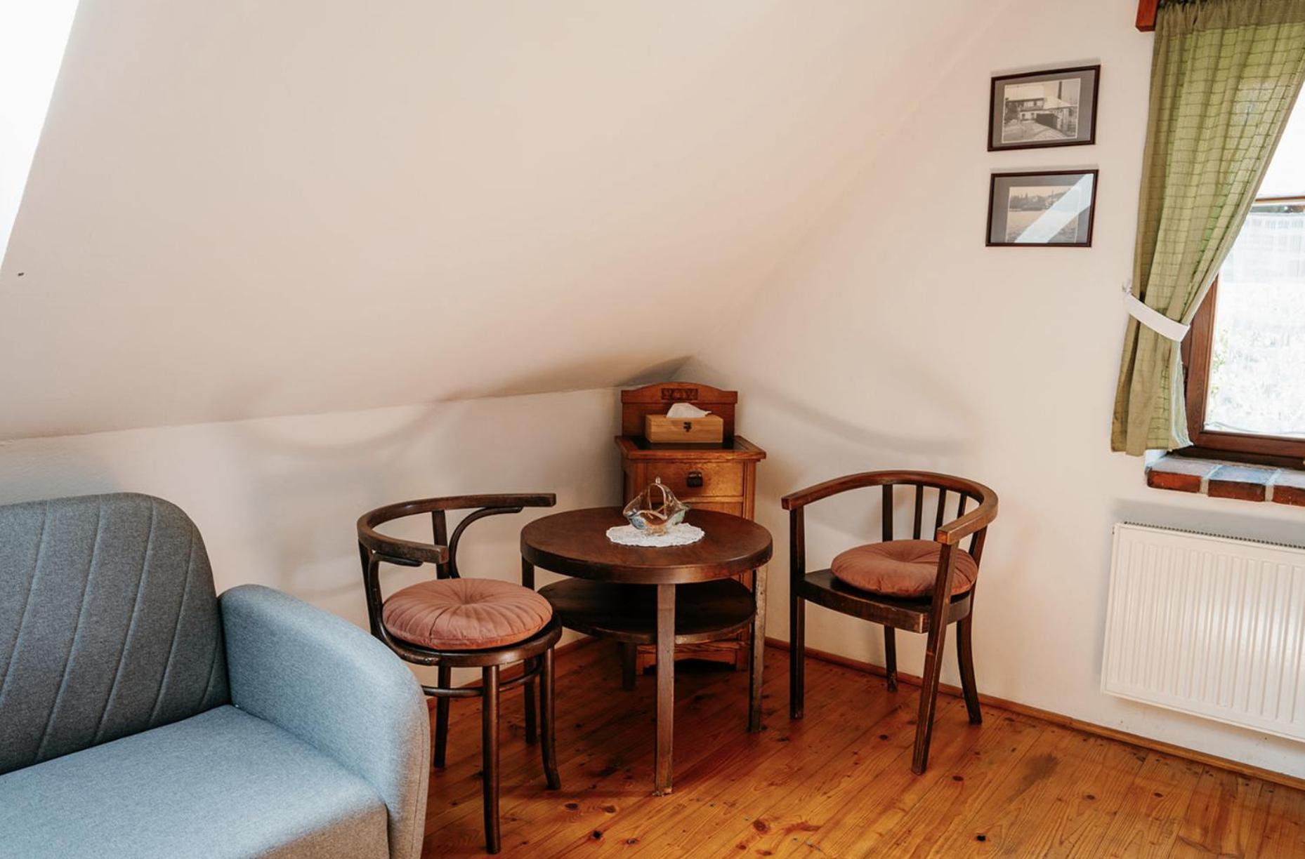 Restaurant A Penzion Na Cechach 호텔 Korouhev 외부 사진