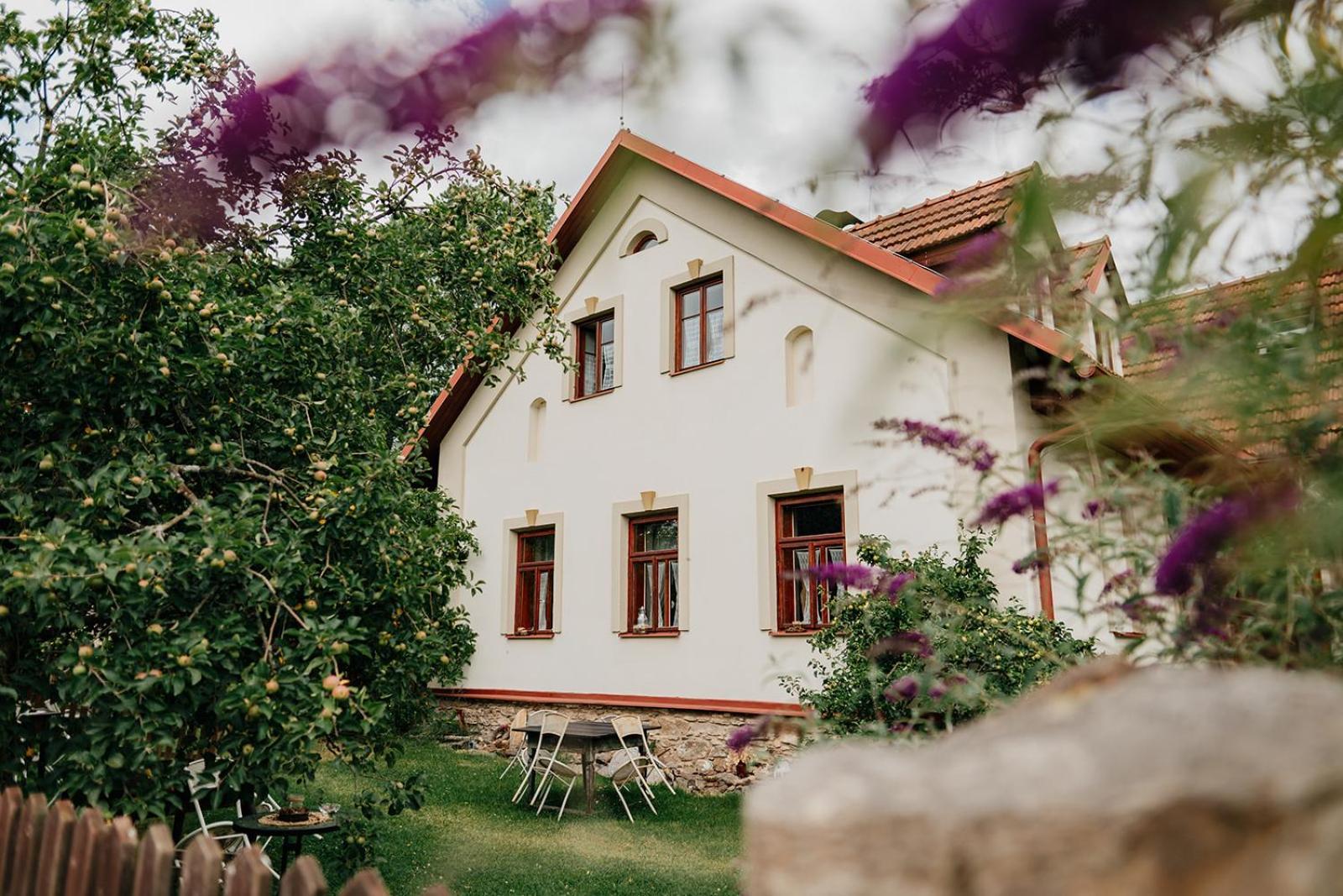 Restaurant A Penzion Na Cechach 호텔 Korouhev 외부 사진