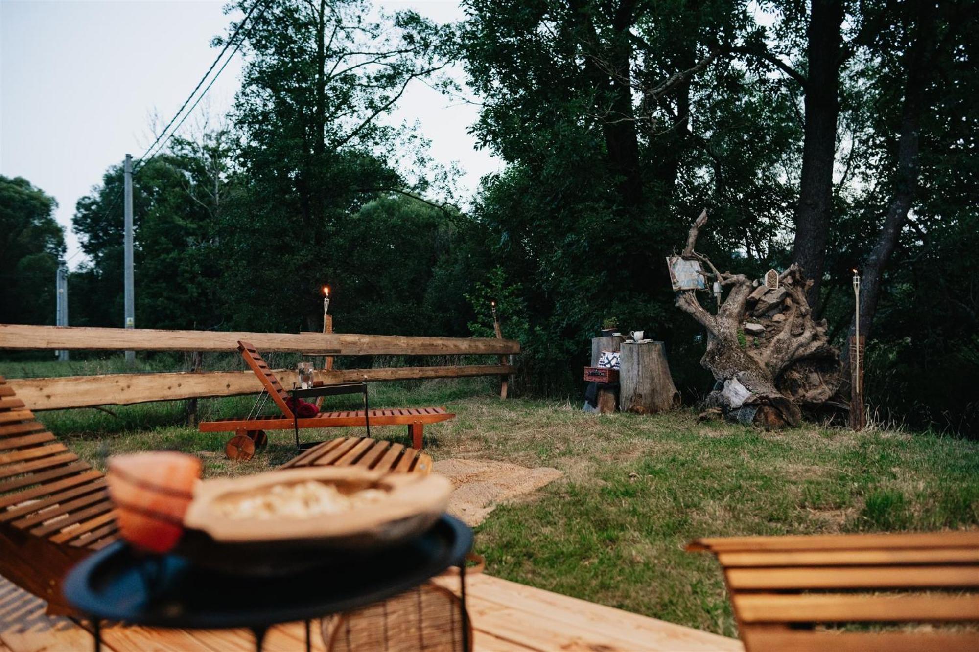 Restaurant A Penzion Na Cechach 호텔 Korouhev 외부 사진