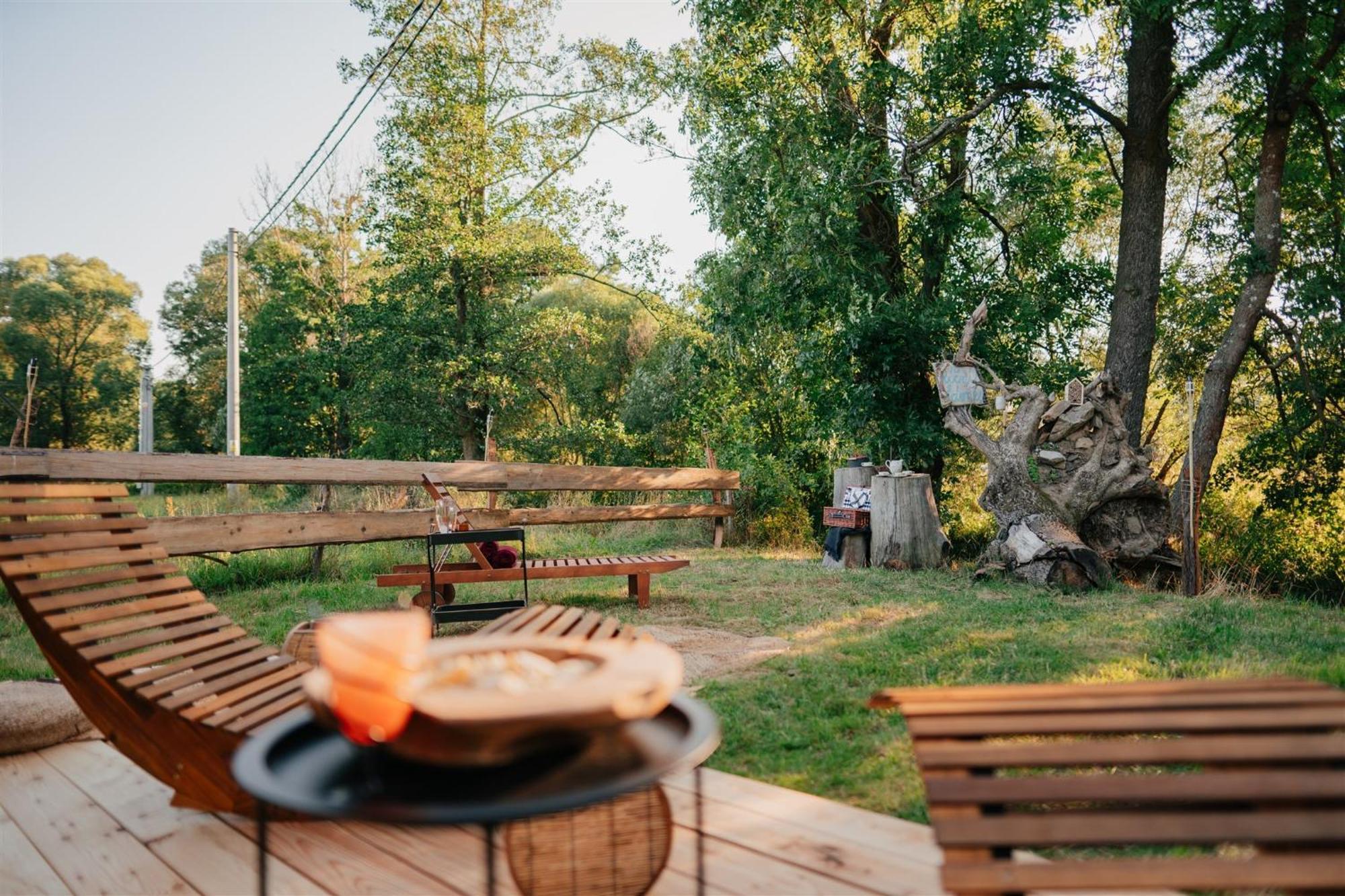 Restaurant A Penzion Na Cechach 호텔 Korouhev 외부 사진